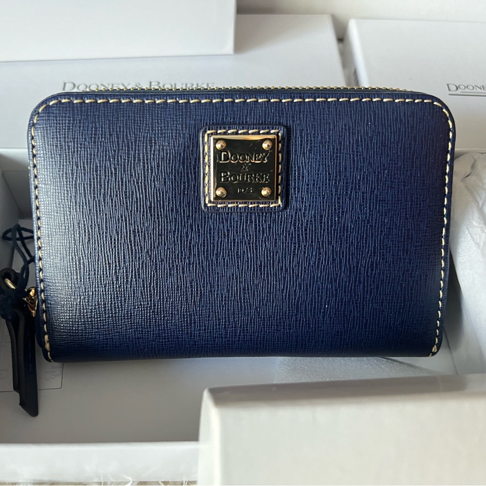DOONEY & BOURKE NAVY WALLET NWT